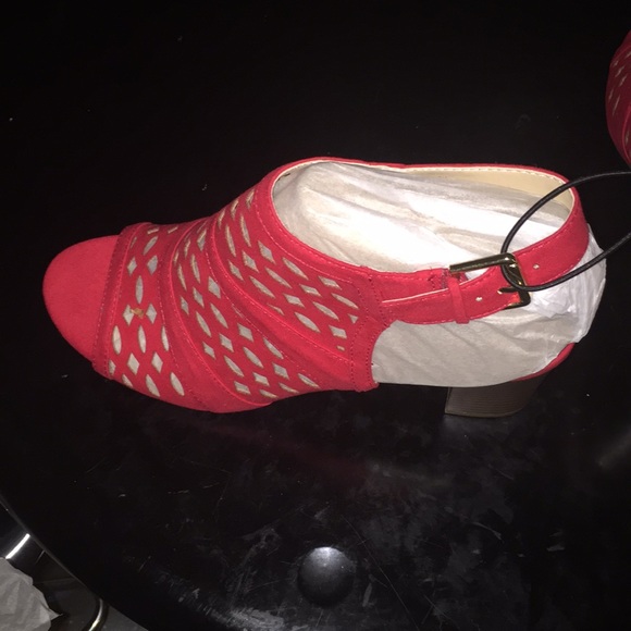 Ladies Shoes - Picture 3 of 4